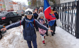 дружины юных пожарных «Огненные» поздравили сафоновцев с наступающим Новым годом - фото - 8